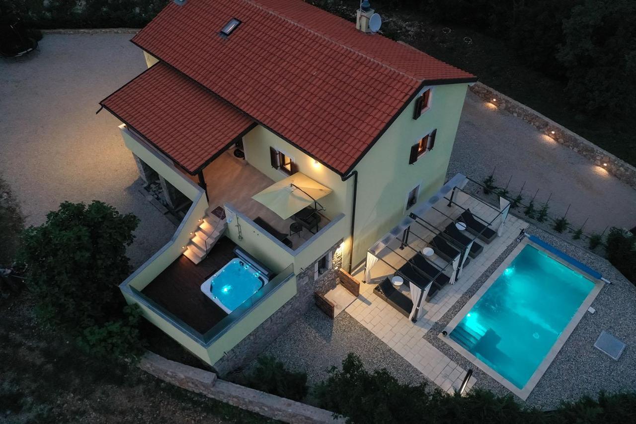 Holiday House Tos-Vila With Heated Pool Vrbnik Exterior photo